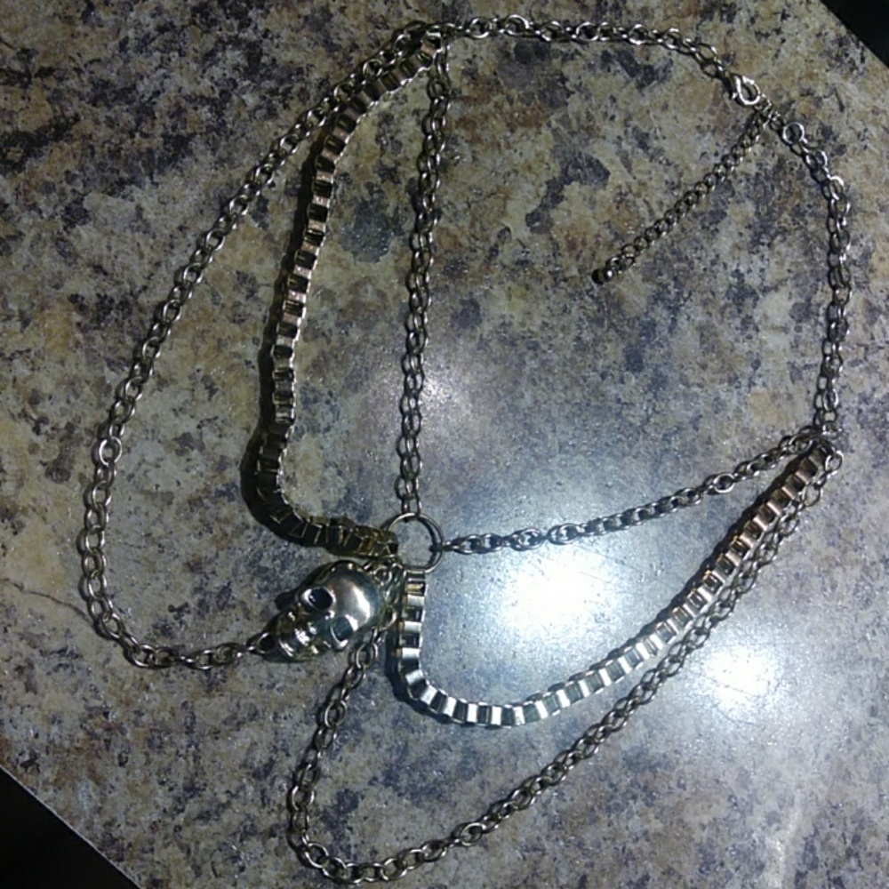 Gold Chain Skull Choker